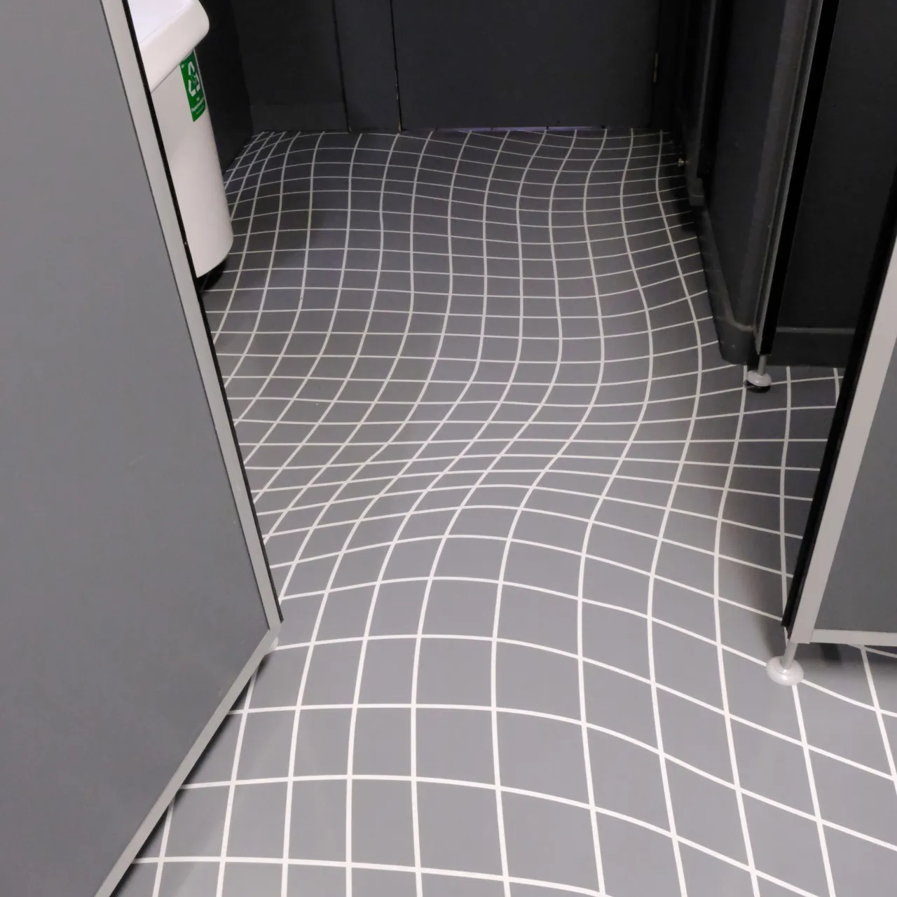 11887 Unsicherer Boden Damen 1 OG T1 Haupt